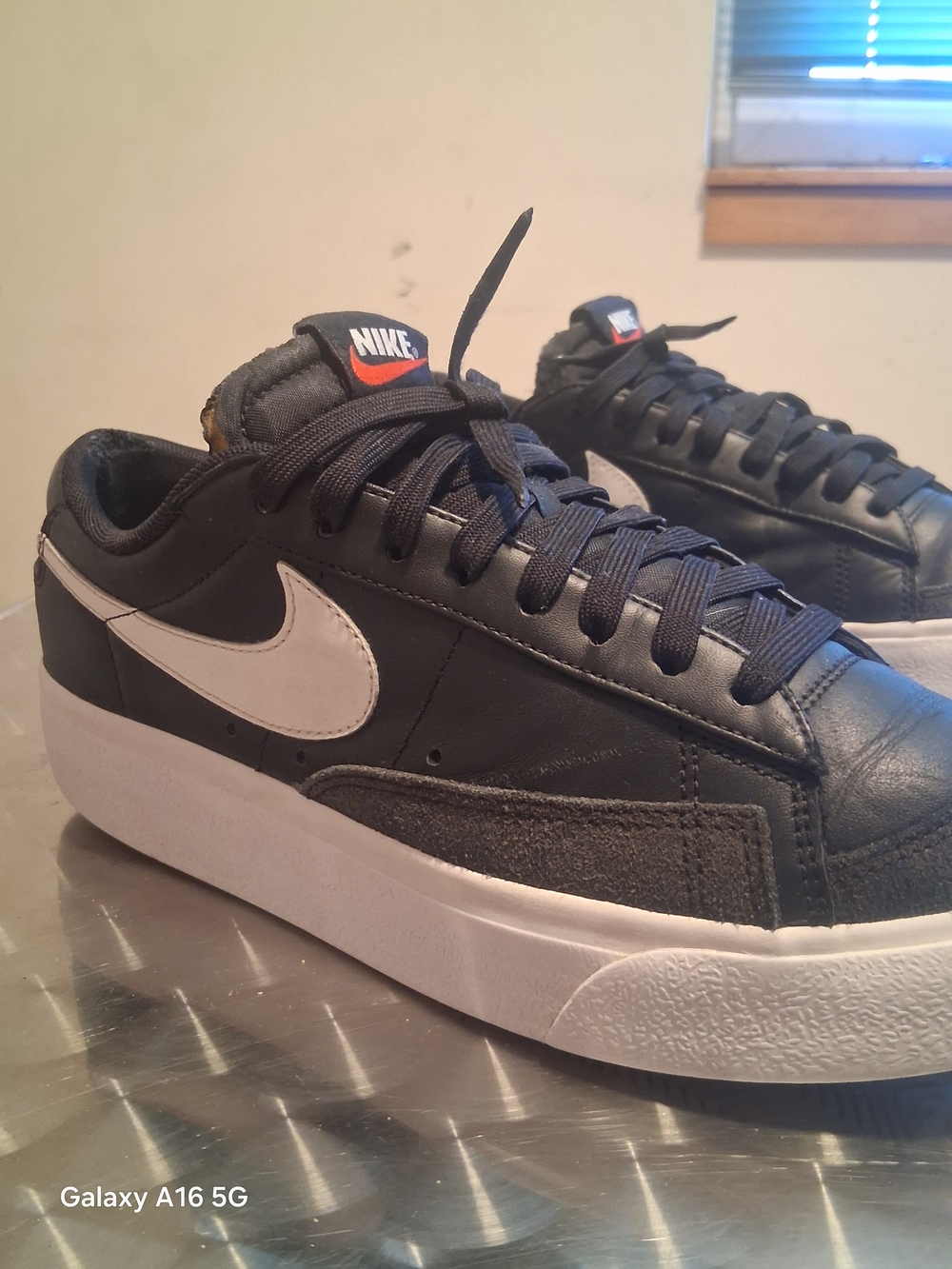 Womens Nike Blazer Low Platform Sneakers Sz 8.5 - Picture 9 of 9
